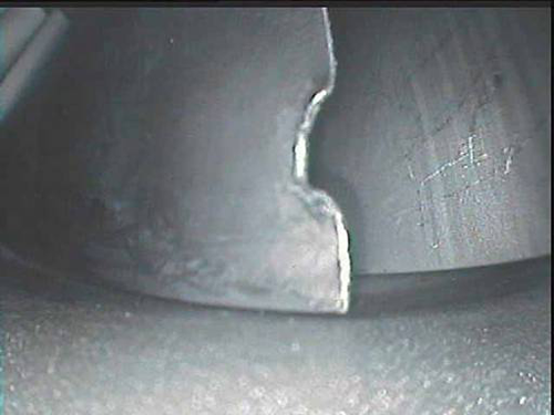 己損壞的飛機發動機葉片